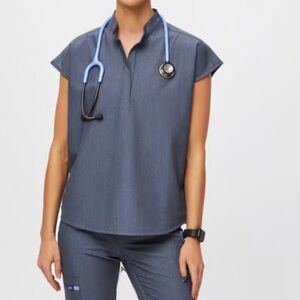 FIGS Rafaela Oversized Scrub
Top - Heather Denim